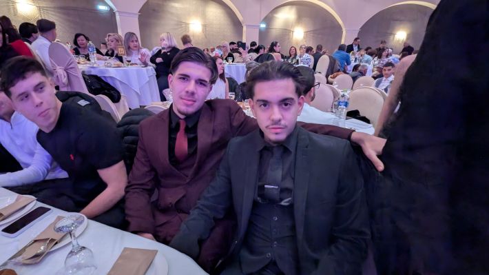 PXL_20251220_200947912