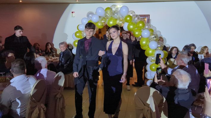 PXL_20251220_202340285