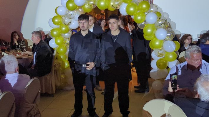 PXL_20251220_202536199