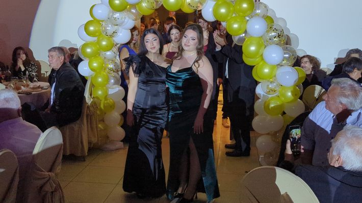 PXL_20251220_202547434