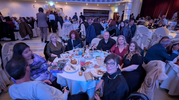 PXL_20251220_213248011