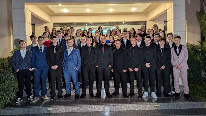 PXL_20251122_185156912