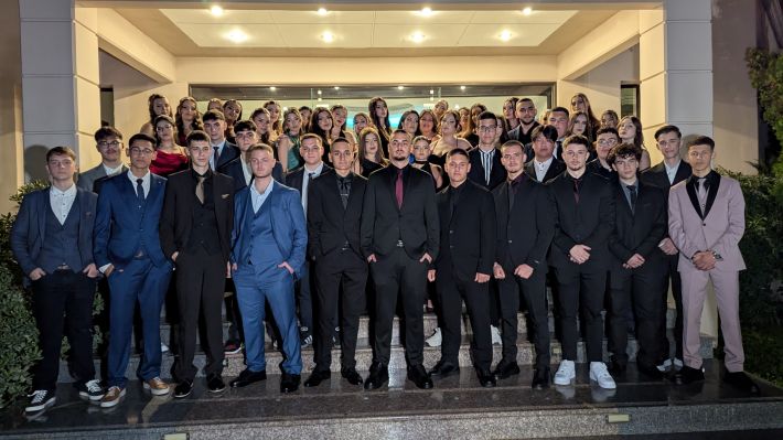 PXL_20251122_185216582