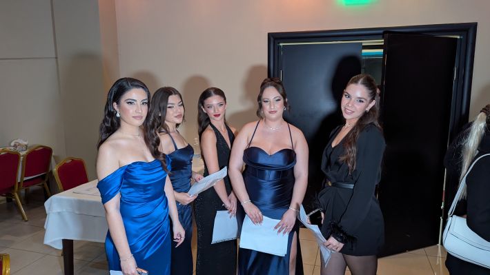 PXL_20251122_185431828