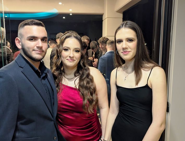 PXL_20251122_193010421.MP~2