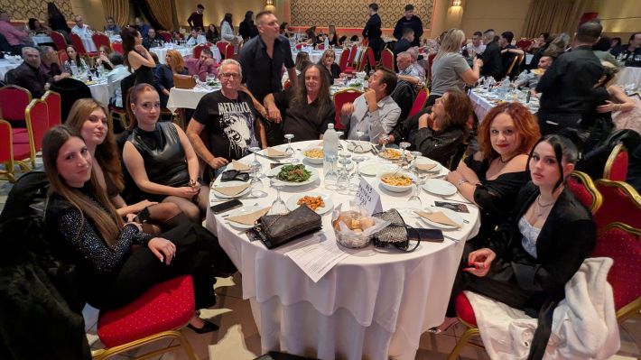 PXL_20251122_194319699