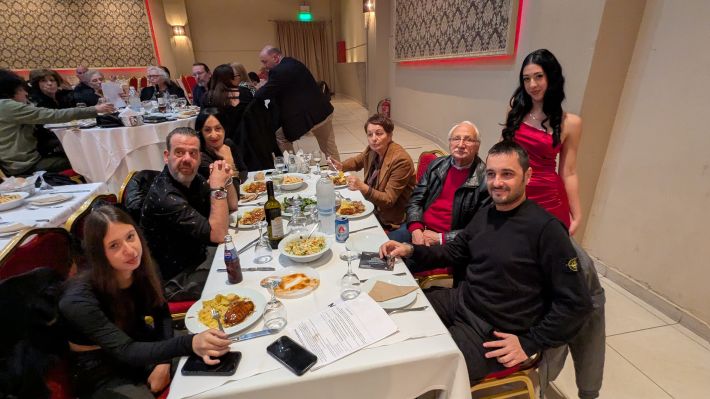 PXL_20251122_194408428