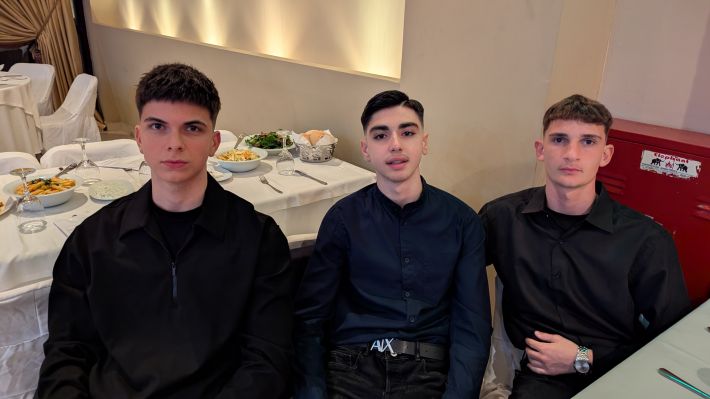 PXL_20251122_194745425