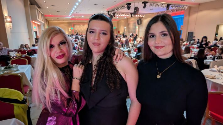 PXL_20251122_195440827