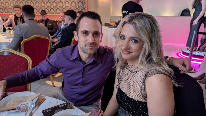 PXL_20251122_195648672