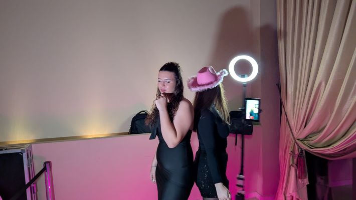 PXL_20251122_195658212