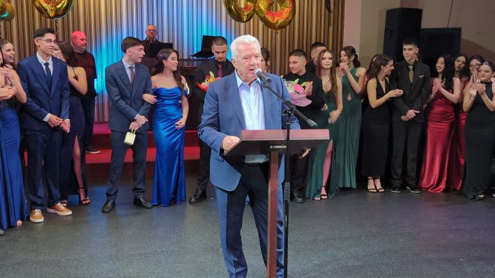 PXL_20251122_204311964