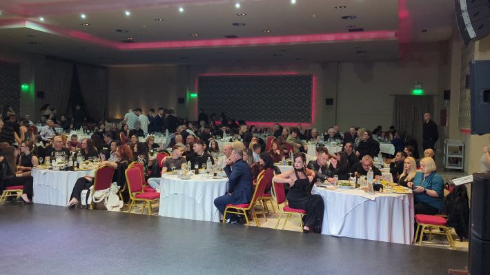 PXL_20251122_205526940