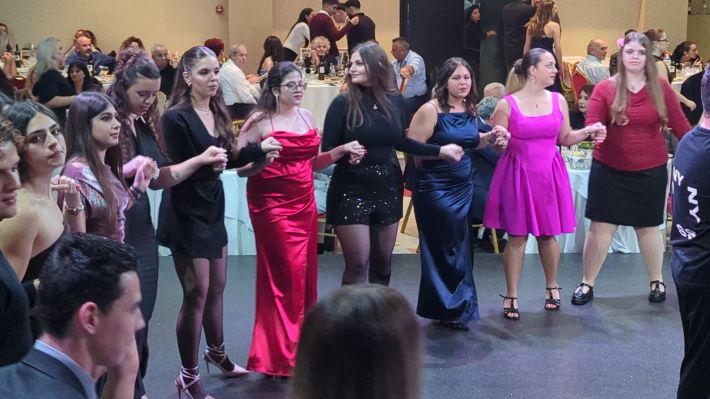 PXL_20251122_210051156