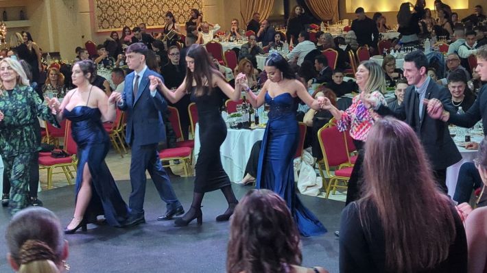 PXL_20251122_210117795