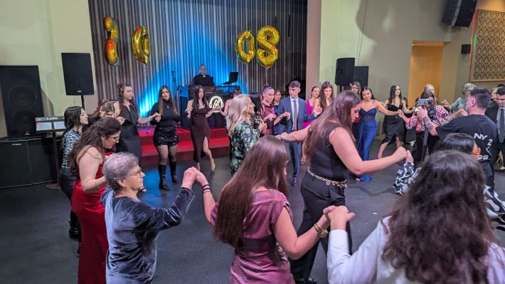 PXL_20251122_210347900