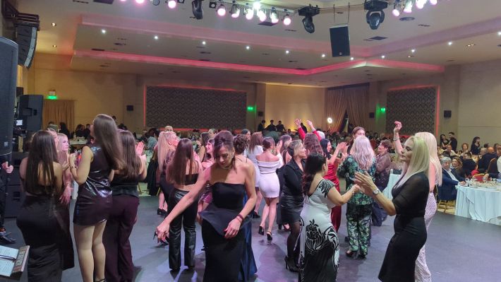 PXL_20251122_211358316