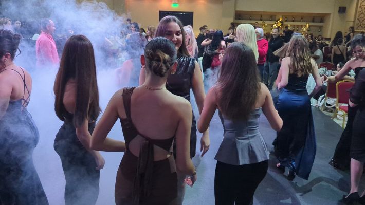 PXL_20251122_211451903