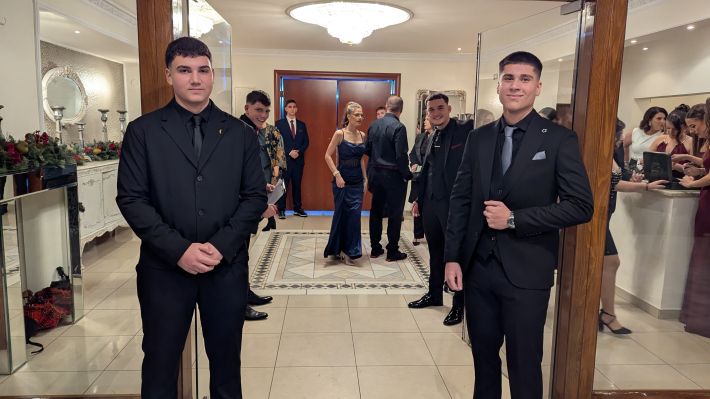 PXL_20251206_185512182