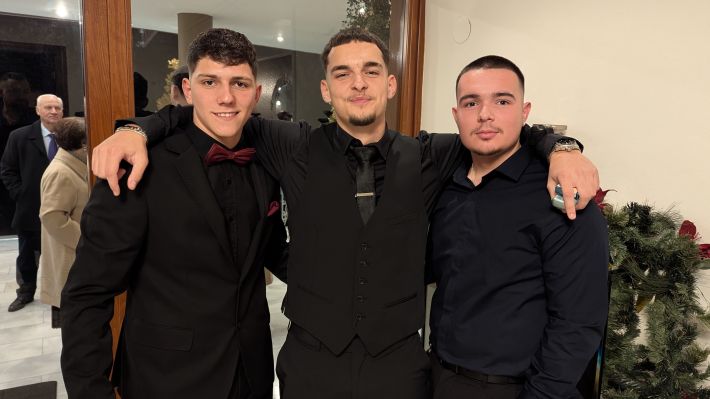 PXL_20251206_190855461