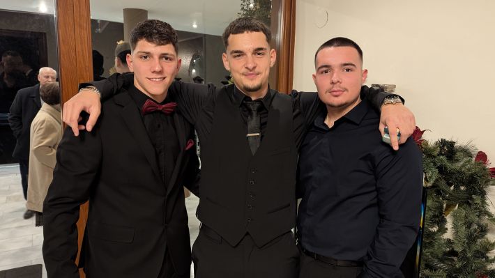 PXL_20251206_190856133