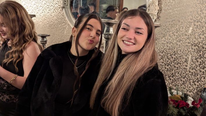 PXL_20251206_192810022