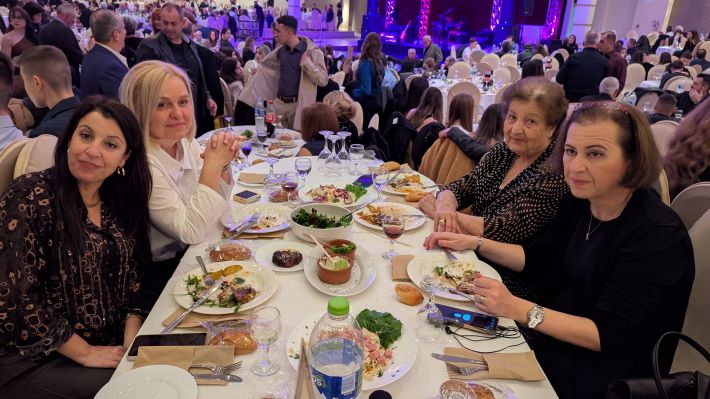 PXL_20251206_195418229