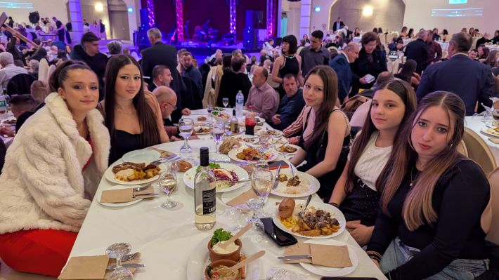 PXL_20251206_195458103