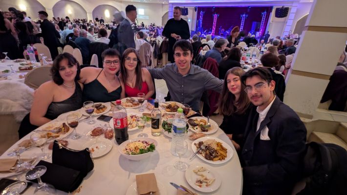 PXL_20251206_195539607