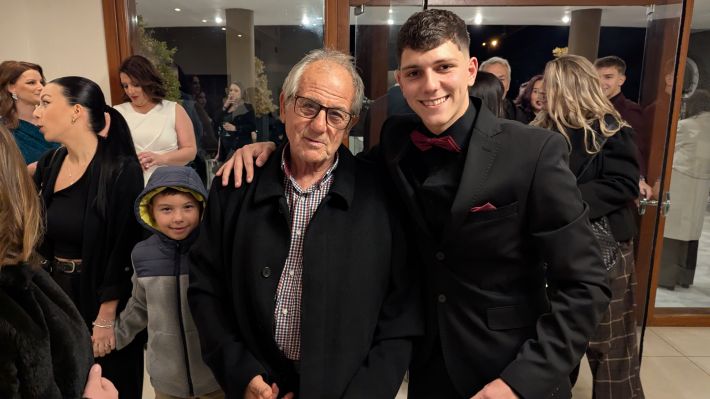 PXL_20251206_200743211