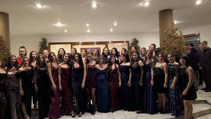 PXL_20251206_203839229