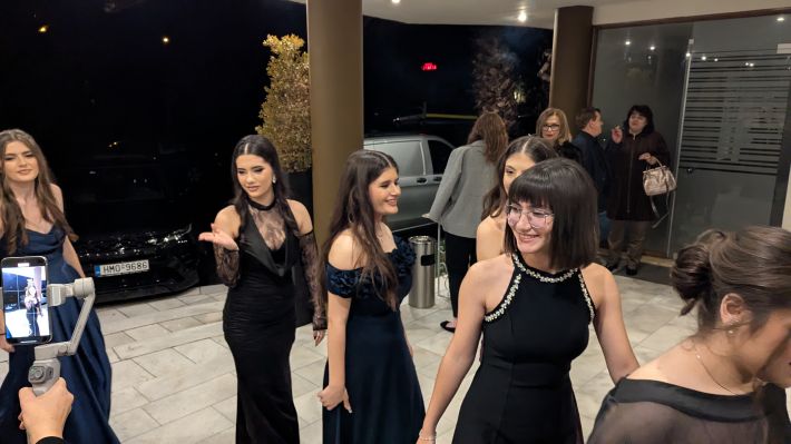 PXL_20251206_204034040