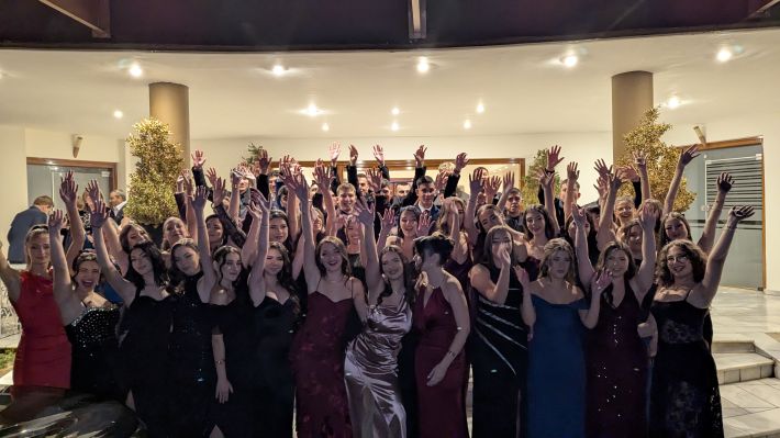 PXL_20251206_204211293