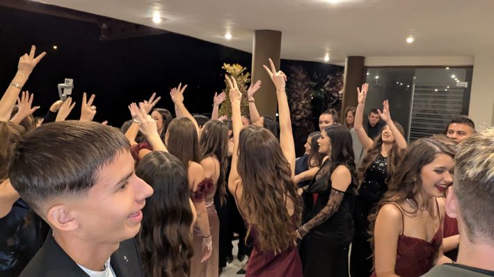 PXL_20251206_204230585