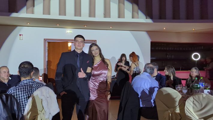 PXL_20251206_204630299