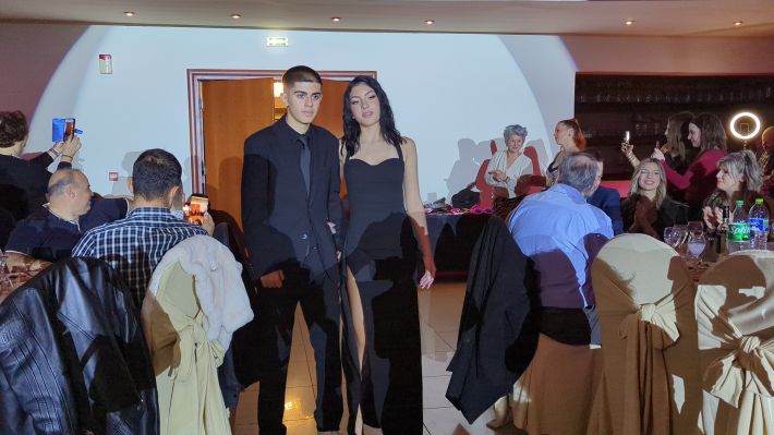 PXL_20251206_204703346