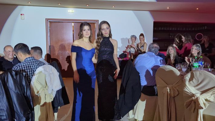 PXL_20251206_204754228