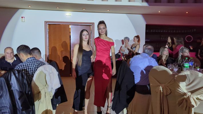 PXL_20251206_204803269