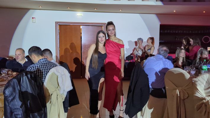 PXL_20251206_204804701