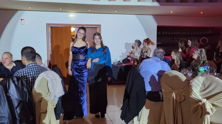 PXL_20251206_204811937