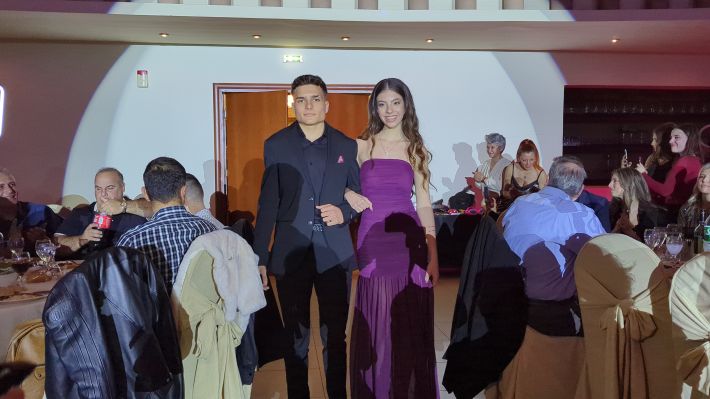 PXL_20251206_204835211