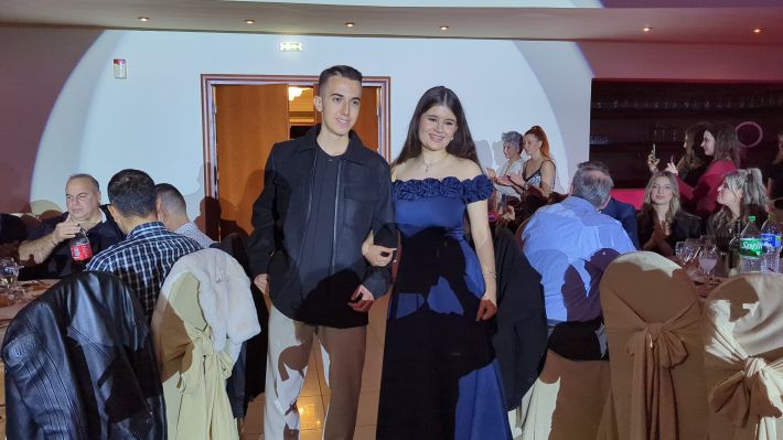 PXL_20251206_204843217