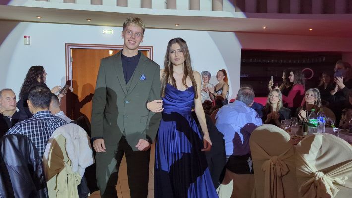 PXL_20251206_204851418