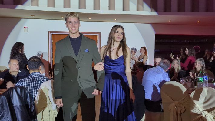 PXL_20251206_204852420