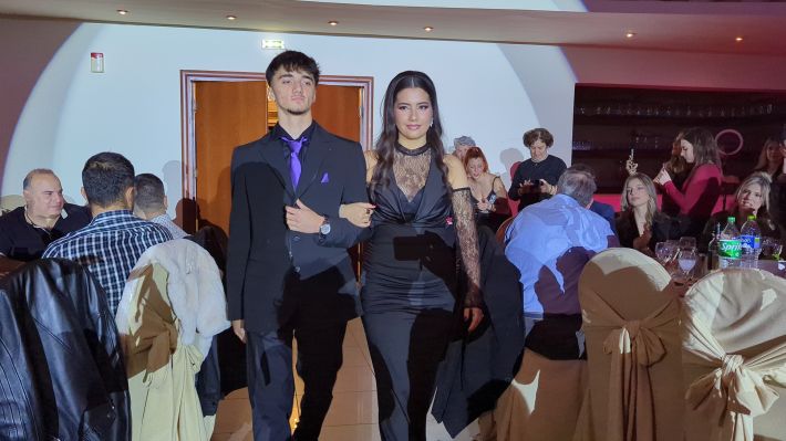 PXL_20251206_204908690