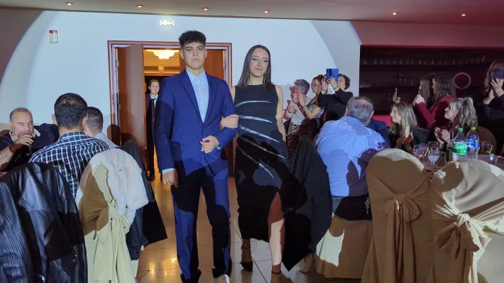 PXL_20251206_204926996