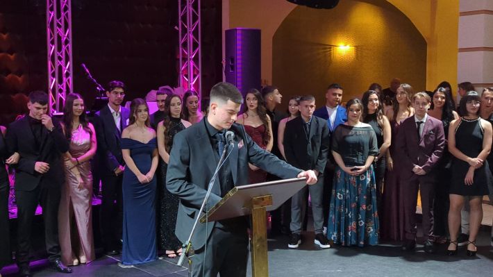 PXL_20251206_205048512