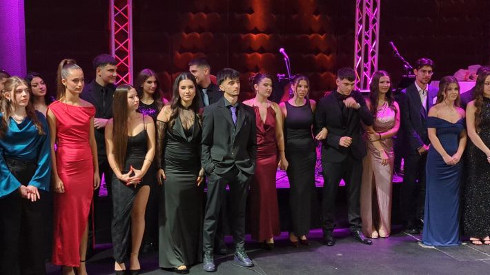 PXL_20251206_205052416