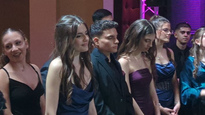 PXL_20251206_205214381