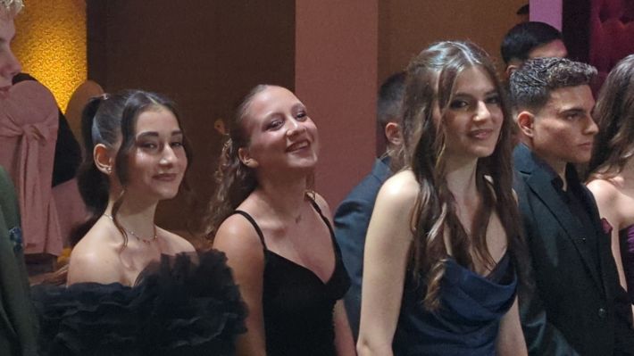 PXL_20251206_205216380